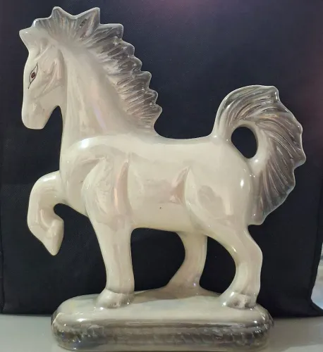 Escultura Cavalo Branco de Porcelana Imponente Antiga Bibelô Vintage
