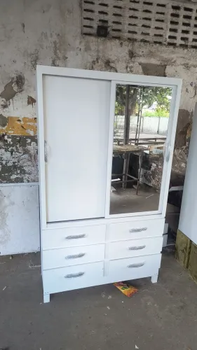 Guarda roupa de solteirão todo no bloco de madeira de 10 