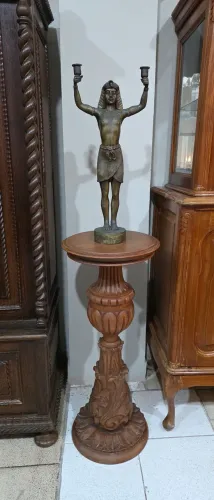 Móveis antigos, pedestal floreira de madeira nobre