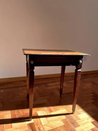 Mesa lateral Anos 60