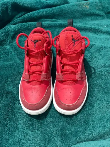 TÊNIS AIR JORDAN 1 MID VERMELHO ORIGINAL 