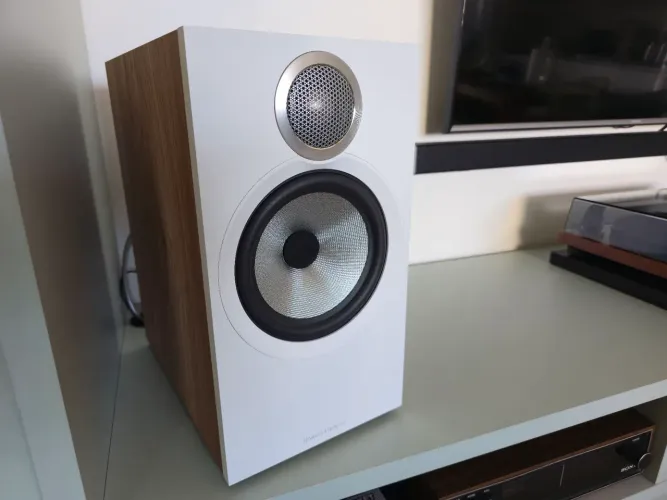 Caixas de som HiFi Bowers & Wilkins 606 S3