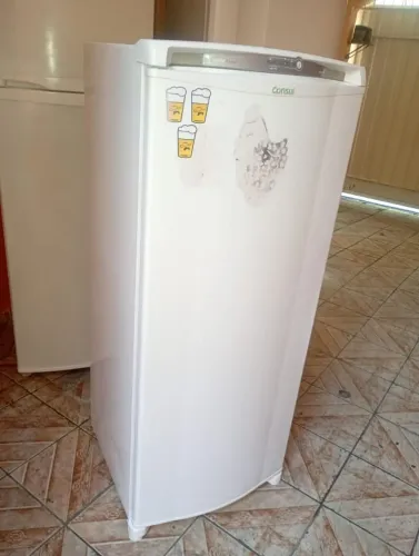 Geladeira 220v Frost Free Consul facilite conservada funcionando perfeitamente entrego