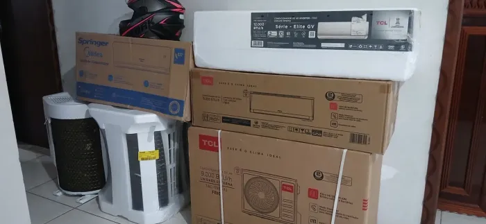 Ar condicionado de várias marcas