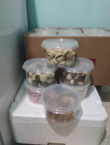Biscoitos amanteigado goiabinha flocos recheado morango caixa com 18 unidades preço 7 99 
