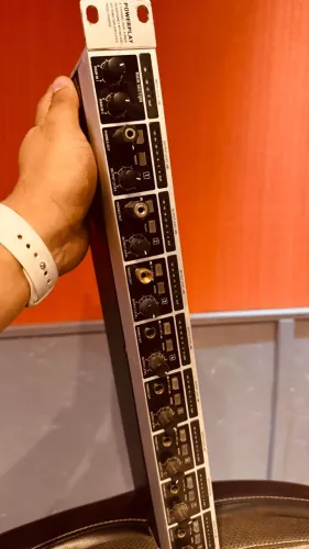 PowerPlay 8 Canais Behringer