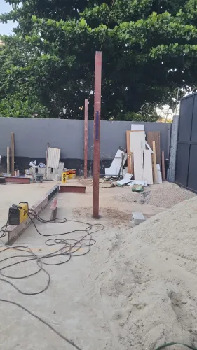 Obra com Estruturas Metálicas