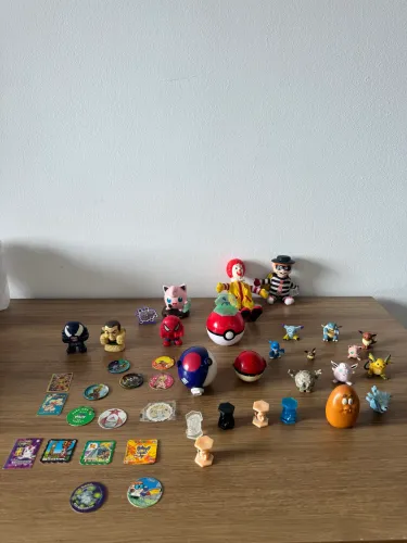Lote pokemon e mc donalds sortidos