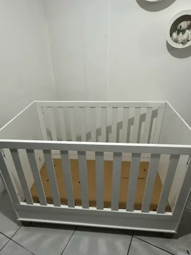 Berço, cômoda e guarda roupa 
