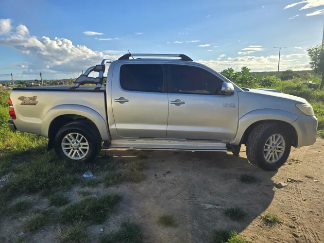 Toyota Hilux CD SRV D4-d 4X4 3.0 TDI Diesel AUT 2012