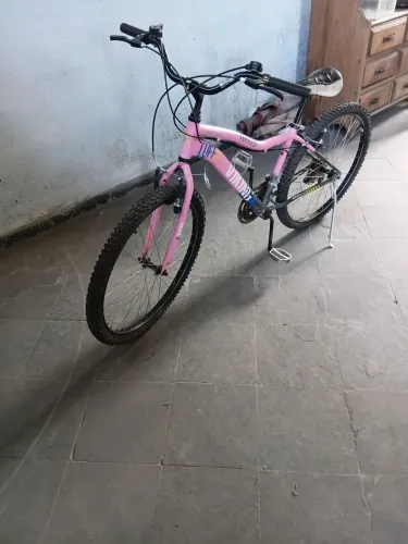 Bicicleta em alumínio aro 26