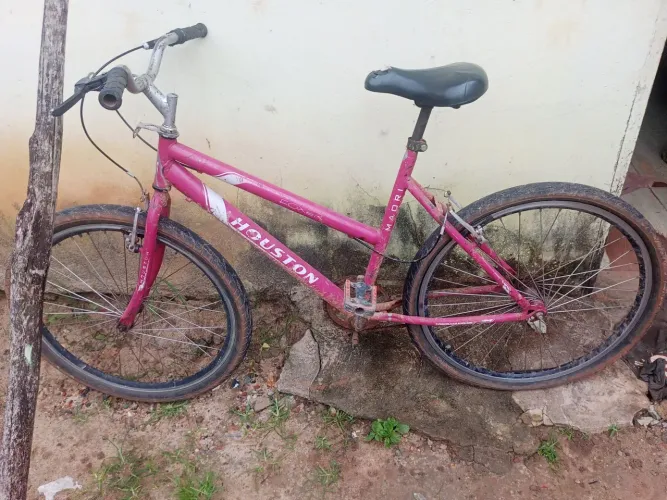 Vendo bicicleta aro 26 rosa reduzida ótima