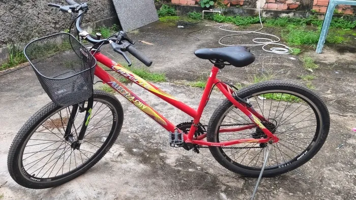 Bicicleta Colli Allegra City<br>Biicleta Aro 26 Colli Allegra City 18 Marchas Com Cesta