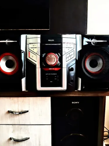 Aparelho de Som Philips 200W RMS Potente (Entrada Celular/Auxili   com Karaokê 