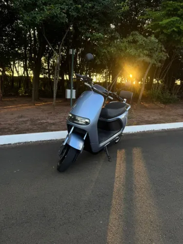 Moto Niu Sport 65km de autonomia 