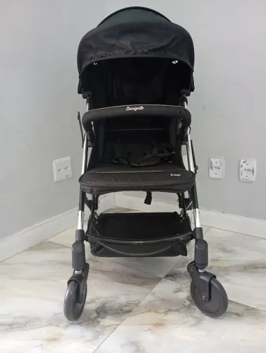 Carrinho de bebê super novo completo com bebê conforto da Burigotto ZAP