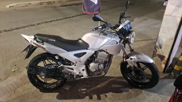 Cbx 250 twister 2006 revisada em dia