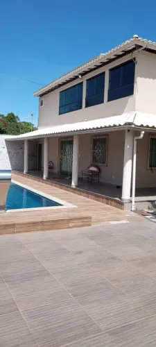 Alugo casa com piscina