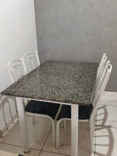 Mesa de granito + 4 cadeiras