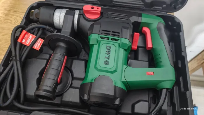 Martelete Eletropneumático DWT 1500W Verde Preto SDS Plus 4350 BPM