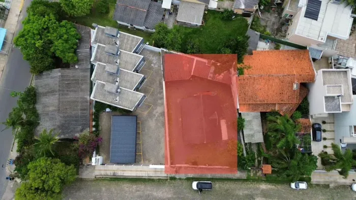 Terreno entre o Mar e a Lagoa 18m de Frente e Posição Solar Leste na praia da cal