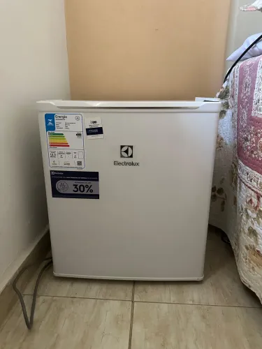 Frigobar Electrolux 47L Efficient com Controle de Temperatura Cor Branca EM50