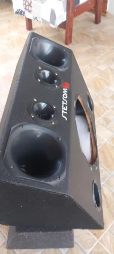Vendo caixa som selada 150 reais as 2