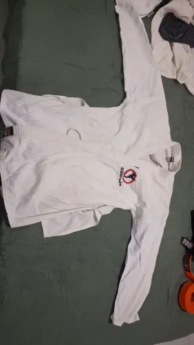 Kimono karate shiroi tamanho para crianças entre 11 a 13 anos