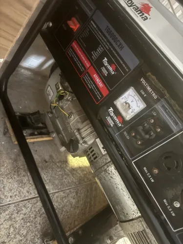 Vendo Gerador toyama TG6000CXH 115/230v Gasolina