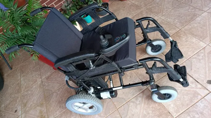 Cadeira De Rodas Motorizada dobrável 2 baterias Ortobras E5