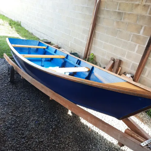 Vendo barco (bateira) com motor de popa<br>Motor de popa pantaneiro 4 tempo 6,5hp.