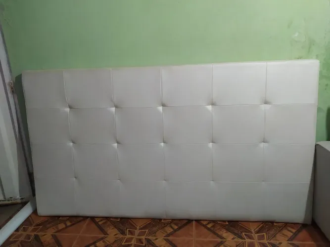 Cabeceira de cama casal almofadada em corino