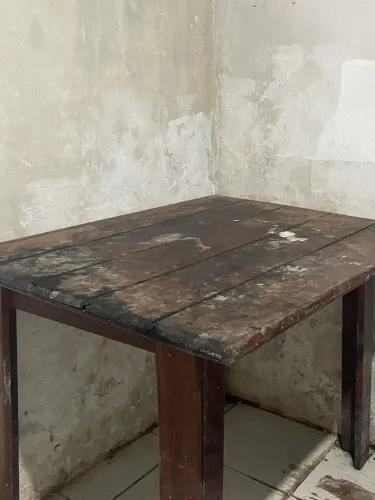 Mesa 100% madeira + 2 cadeiras