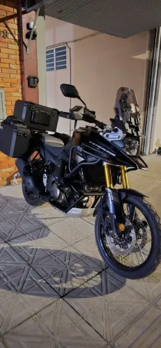 VStrong 1050 XT 2024