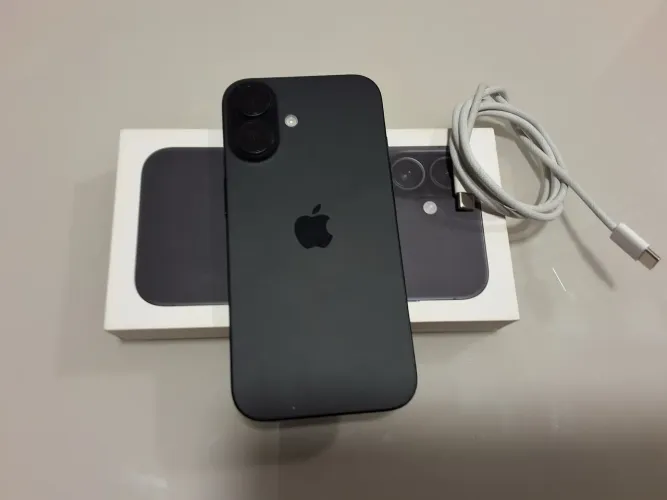 iPhone + AirPods 4