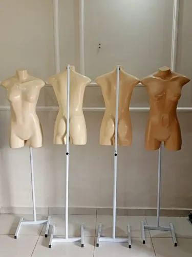 Manequins Busto Feminino com Pedestal - Estado de Novo