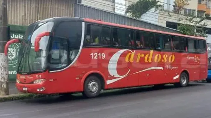 Ônibus em ótimo estado ano 2002
