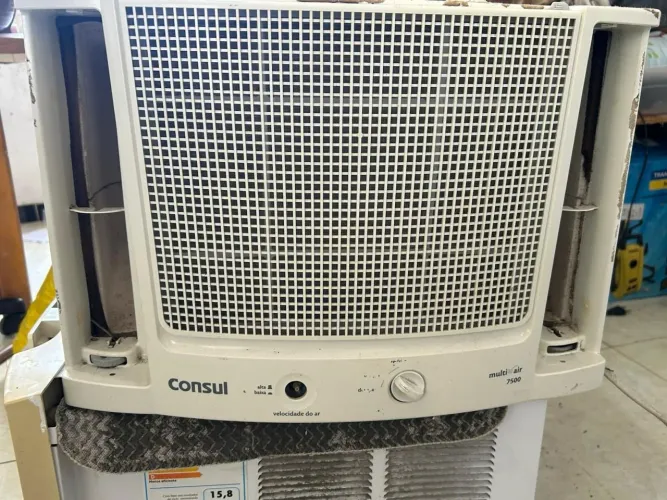 Vende 02 ar-condicionados usados