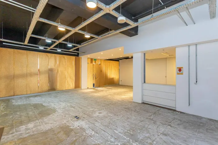 Loja Comercial para Aluguel em Tristeza (Porto Alegre) 84,14 m² com Quintal