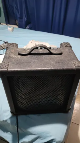 Amplificador para contra baixo iron cb