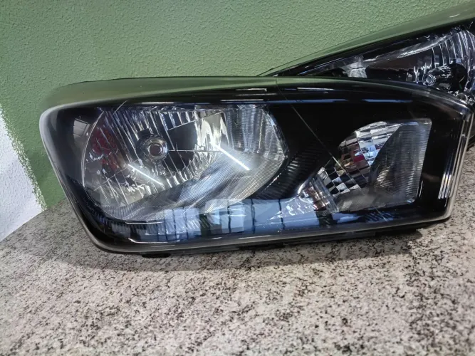 Farol HB20 2015