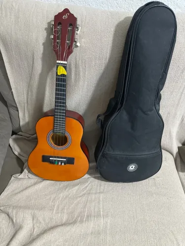 Cavaquinho novo em ótimo estado + capa, cordas extras e palheta