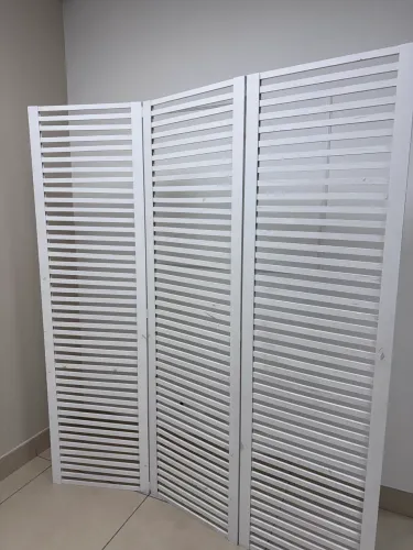 Biombo Branco Ripado