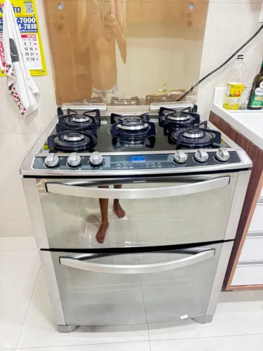 Fogão Electrolux bluetoutch 5 bocas com forno elétrico e a gás