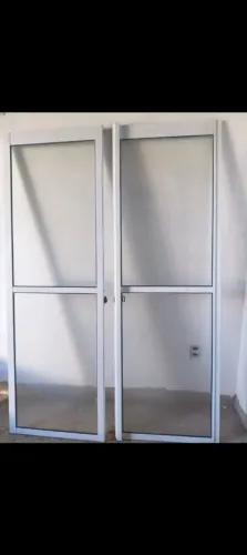 Porta de corre de duas banda