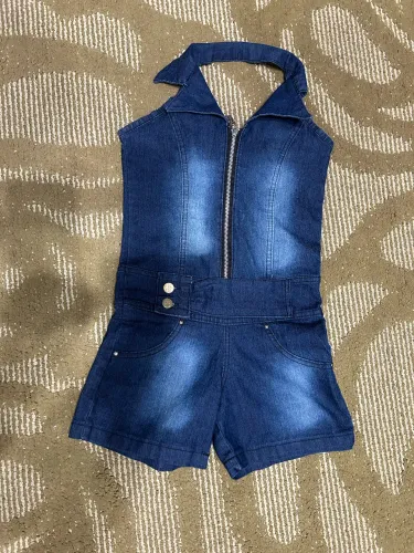 Macacão curto jeans infantil- tamanho 7/8 anos