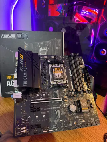 Placa mãe A620 Plus ASUS TUF AM5 Bom estado na caixa