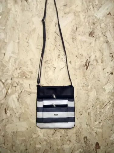Bolsa de Lado feminina com bolsos de zíper - azul e branca