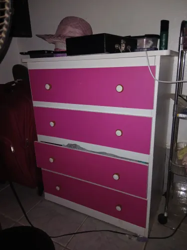 Vende se 2 cômodas 4 gavetas 350 cada