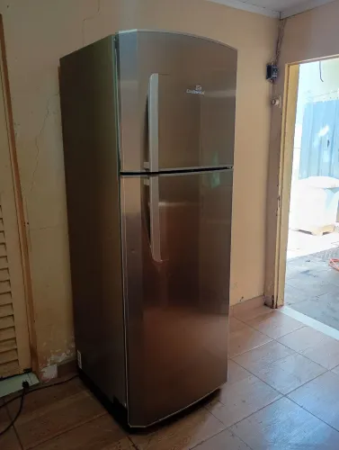Geladeira inox Frost Free 450 litros bom estado